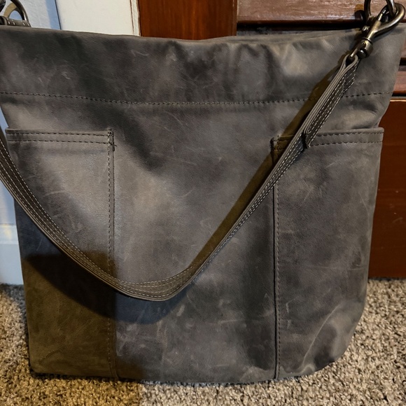 EUC Rough & Tumble Small Leather Lotus in Granite Gray/Grey - Picture 3 of 5